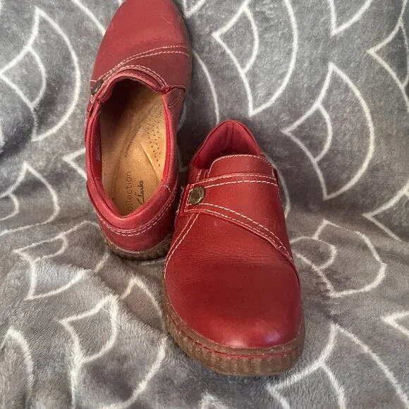 Clarks Caroline Pearl Red Leather Loafer - Size 6.5 - Picture 3 of 6